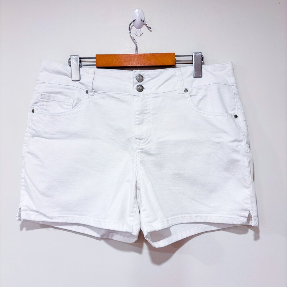 D. JEANS‎ White denim shorts | Casual summer staple | Size 14